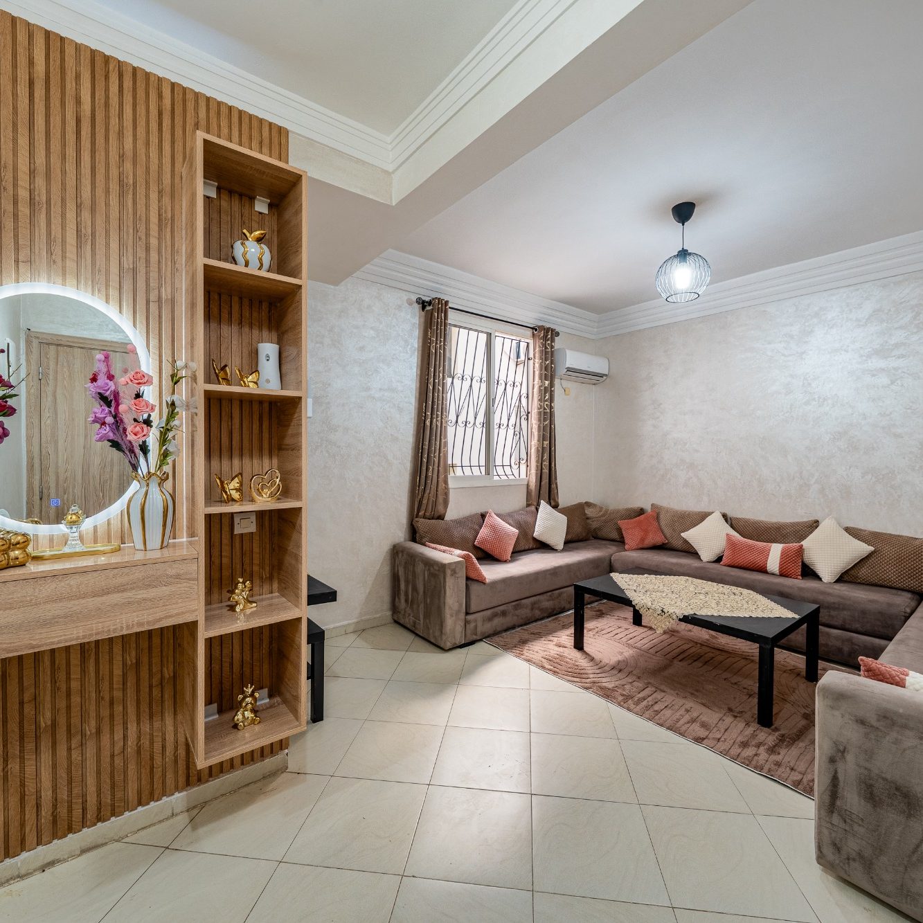 Appartement de standing avec 2 chambres offrant confort moderne et sérénité dans la résidence Abwab Marrakech.