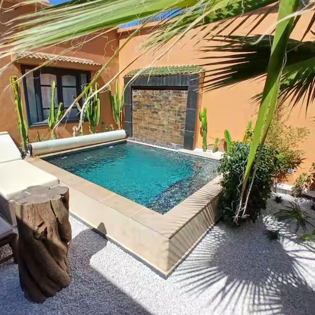 Villa de vacances de charme avec 2 chambres à Marrakech, cadre paradisiaque et intimité garantie.
