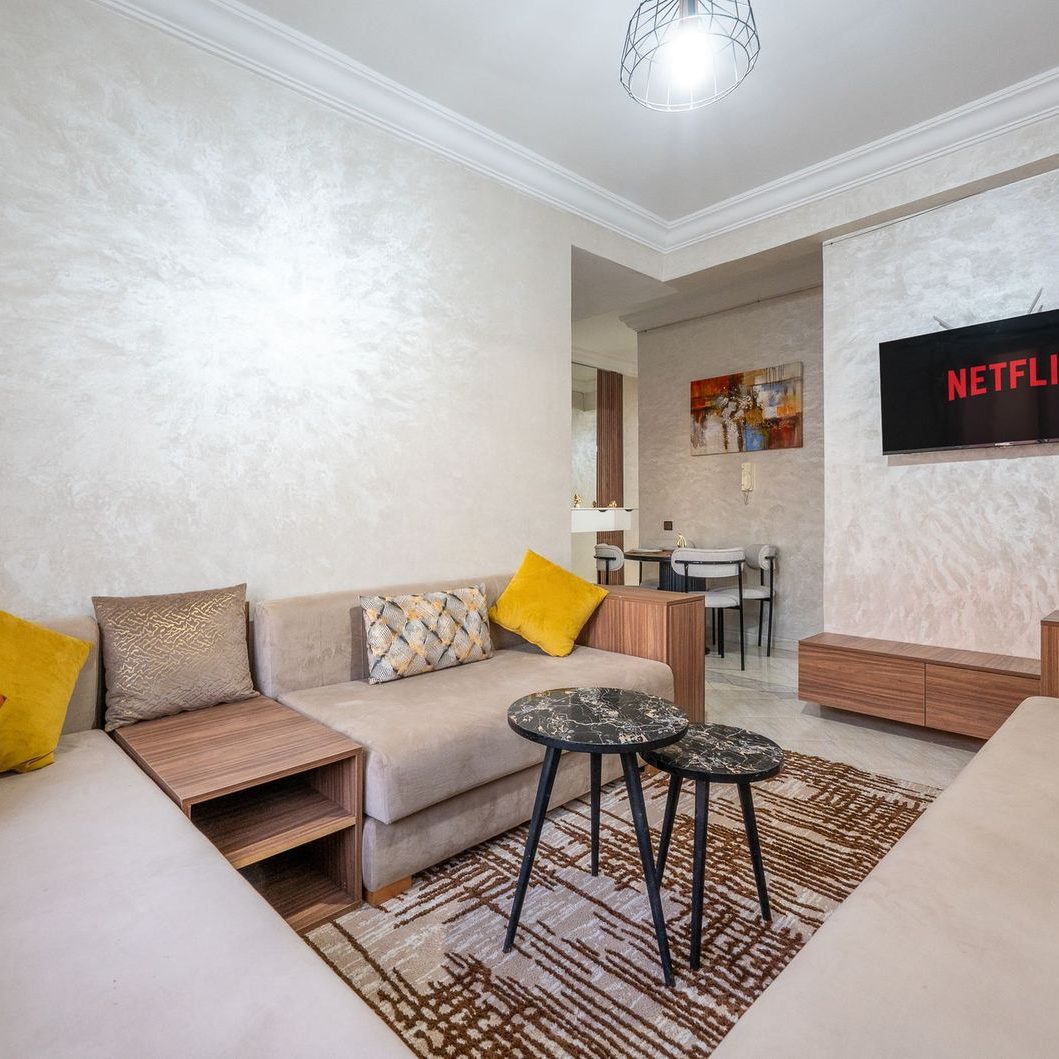 Studio design et moderne situé au calme absolu dans le quartier Izdihar à Marrakech, idéal pour séjour professionnel ou couple.